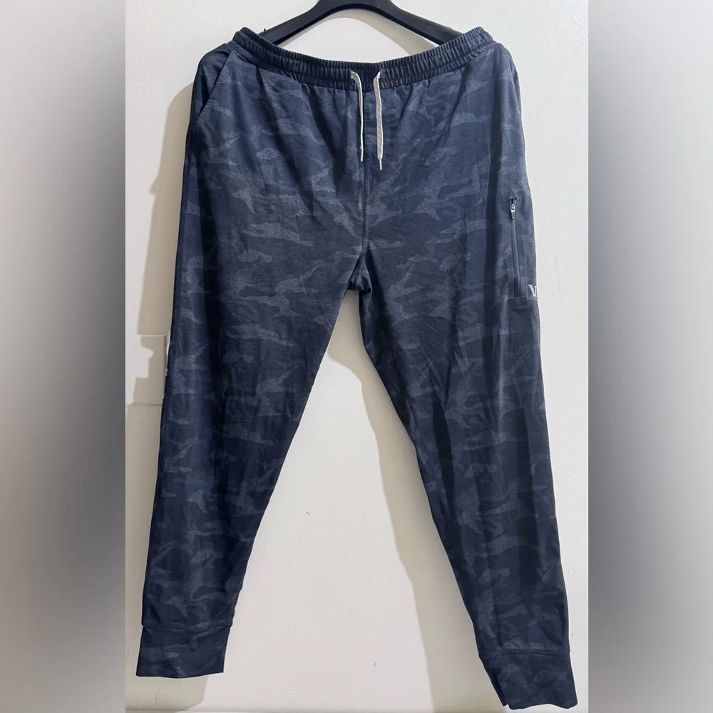 Vuori Men's Dark Camo Joggers